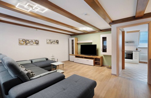 Kiechlinsbergen Apartment | Apartment 'Maisonette' with Shared Terrace, Balcony and Wi-Fi