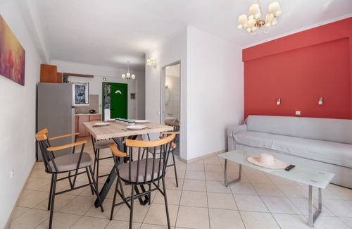 Anthousa Apartment | Apartment 'Maisonette' with Shared Terrace, Wi-Fi and Air Conditioning
