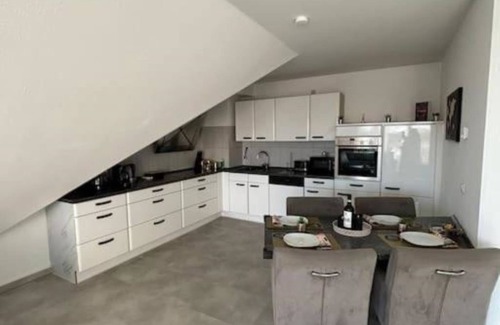 Rhein-Erft-Kreis District Apartment | Apartment 'Maisonette Wohnung Frechen City' with Private Terrace, Wi-Fi and Air Conditioning