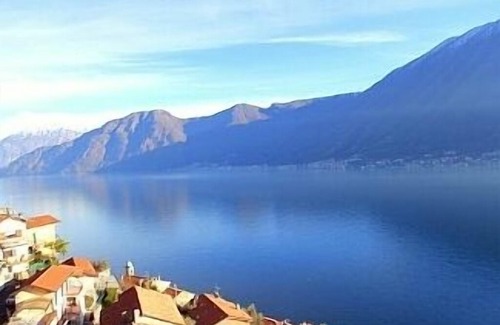 Colonno Apartment | Apartment Majestic Panoramica In Colonno with 180 degree lake views.