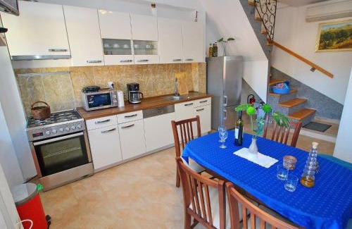 Sobra Apartment | Apartment Mambo , Mljet - Duplex Apartment with Terrace and Sea View