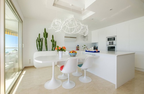 Villeneuve Loubet Beach Apartment | Apartment 'Marina Baie Des Anges' with Sea View, Wi-Fi and Air Conditioning