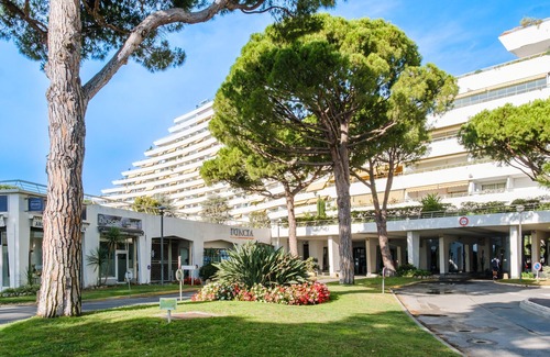 Villeneuve Loubet Beach Apartment | Apartment 'Marina' with Sea View, Private Terrace and Wi-Fi