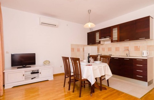 Prijevor Apartment | Apartment Marela- One Bedroom Apartment with Balcony and Sea View