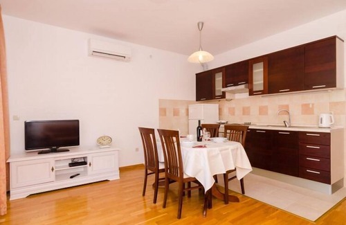 Prijevor Apartment | Apartment Marela- One Bedroom Apartment with Balcony and Sea View