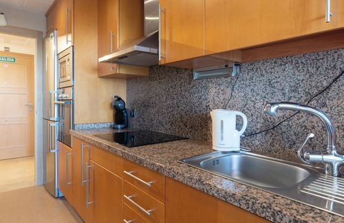 Castillo de Sabinillas Apartment | Apartment "Marina Castillo 334 Duquesa" with Sea View, Shared Pool & Wi-Fi