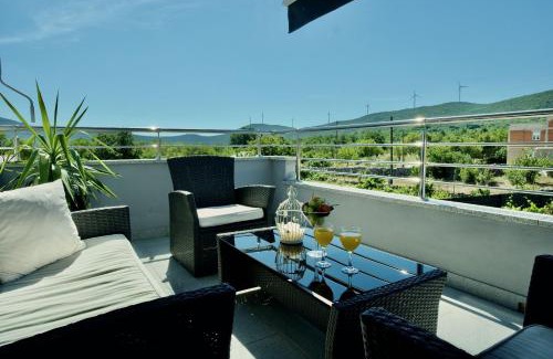 Bristivica Apartment | Apartment Mario - with pool