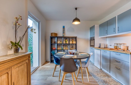 Clapiers Apartment | Apartment 'Mas Chloro-Phil' with Shared Terrace, Wi-Fi and Air Conditioning