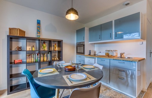 Clapiers Apartment | Apartment 'Mas Chloro-Phil' with Shared Terrace, Wi-Fi and Air Conditioning