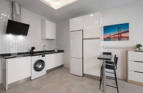 Jardin de la Abadia Apartment | Apartment 'Mendoza Loft Málaga' with Wi-Fi and Air Conditioning