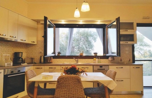 Katsimatika Apartment | Apartment 'Meraki' with Mountain View, Wi-Fi and Air Conditioning