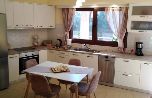Katsimatika Apartment | Apartment 'Meraki' with Mountain View, Wi-Fi and Air Conditioning