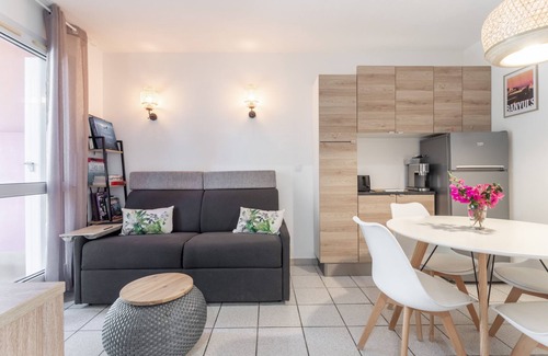 Cerbere Apartment | Apartment 'Meu Descan' with Shared Pool, Private Terrace and Air Conditioning