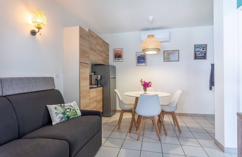 Cerbere Apartment | Apartment 'Meu Descan' with Shared Pool, Private Terrace and Air Conditioning
