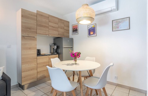 Cerbere Apartment | Apartment 'Meu Descan' with Shared Pool, Private Terrace and Air Conditioning