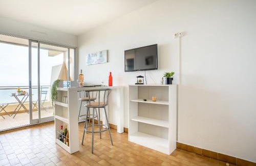 Le Grand Large Apartment | Apartment Milos by Interhome