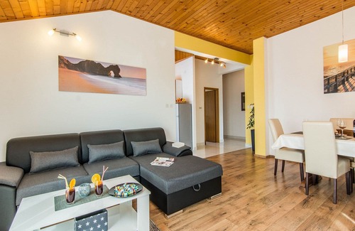 Susica Apartment | Apartment MiMa - 150 m from the beach: A3(5) - Susica, Island Ugljan, Croatia