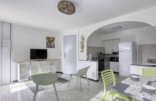 Six-Fours-les-Plages Apartment | Apartment Mimosa by Interhome