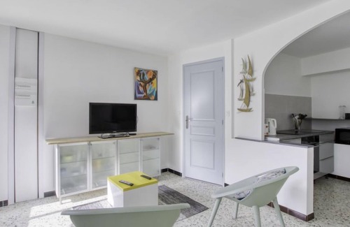 Six-Fours-les-Plages Apartment | Apartment Mimosa by Interhome