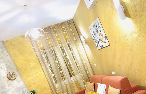 Scalea Apartment | Apartment "Minu' House - Gold Room 1" with Shared Garden & Wi-Fi