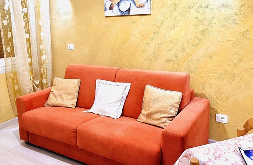 Scalea Apartment | Apartment "Minu' House - Gold Room 1" with Shared Garden & Wi-Fi