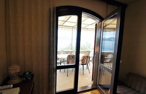 Mali Iz Apartment | Apartment Mirta by Interhome