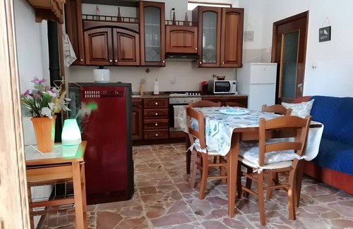 Fluminimaggiore Apartment | Apartment 'Mistral House - Sud Ovest' with Balcony, Wi-Fi and Air Conditioning