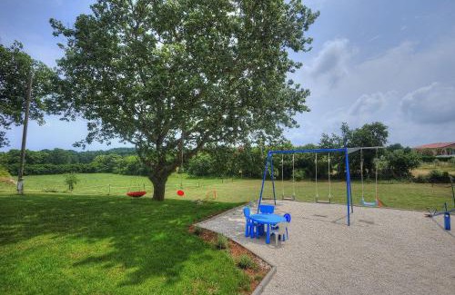 Valtura Apartment | Apartment mit großem Garten, Spielbereich