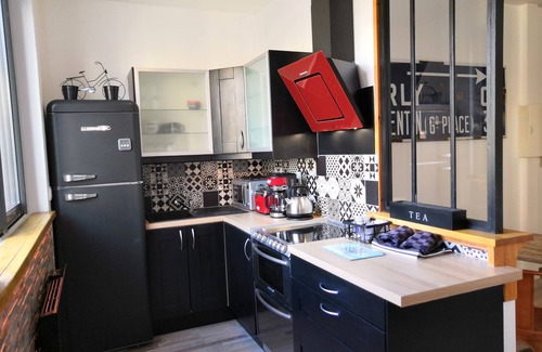 Saint-Quentin Apartment | Apartment-Modern-Ensuite with Shower-Meublé de Tourisme