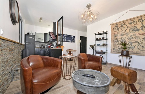 Saint-Quentin Apartment | Apartment-Modern-Ensuite with Shower-Meublé de Tourisme