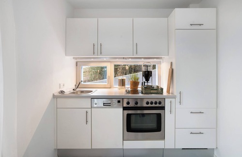 Windach Apartment | Apartment 'Modernes Ammersee' with Private Terrace, Private Garden and Wi-Fi