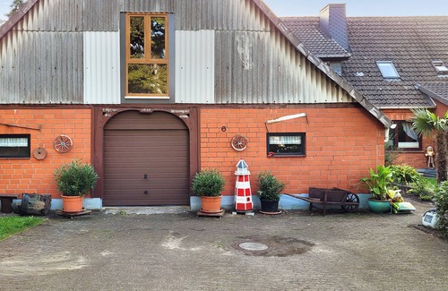 Elmlohe Apartment | Apartment 'Mole Valley Ranch 1' with Shared Garden and Wi-Fi