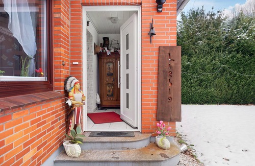 Elmlohe Apartment | Apartment 'Mole Valley Ranch 1' with Shared Garden and Wi-Fi