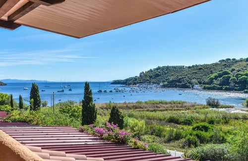 Mola Apartment | Apartment 'Mono4Posti Vista Mare Il Portolano' with Sea View, Wi-Fi and Air Conditioning