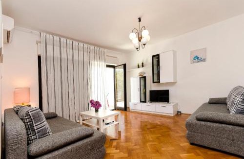 Srima Apartment | Apartment More