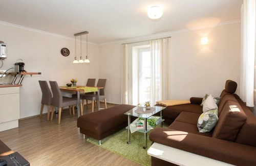 Wangen im Allgaeu Apartment | Apartment 'Morgensonne' with Shared Terrace, Shared Garden and Wi-Fi