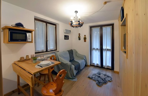 Morgex Apartment | Apartment 'Morgex' with Mountain View and Balcony