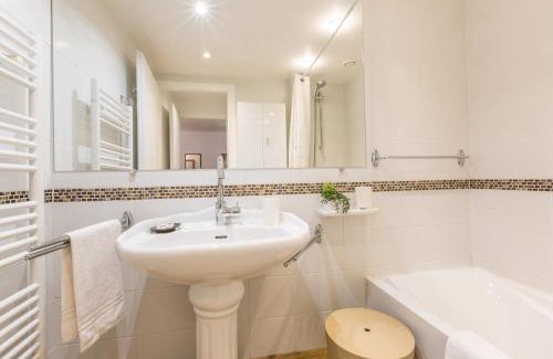 Chamonix City Centre Apartment | Apartment Mummery 1 - Central Chamonix Walk to Piste