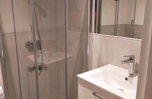 Croix Rousse Apartment | Apartment near Croix Rousse metro station, shops and market