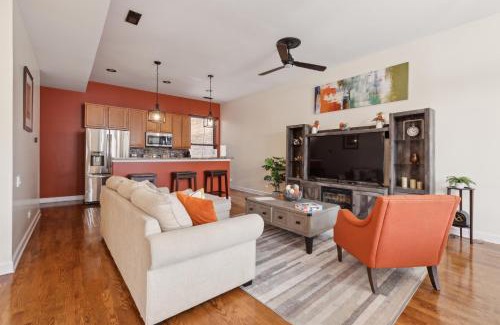 Grand Boulevard Apartment | Apartment Near Downtown & UChicago condo