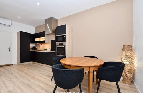 Royan Apartment | Apartment Near market- 6 pers. 2 bedrooms- air conditioning- parking