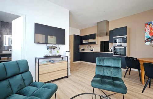 Royan Apartment | Apartment Near market- 6 pers. 2 bedrooms- air conditioning- parking