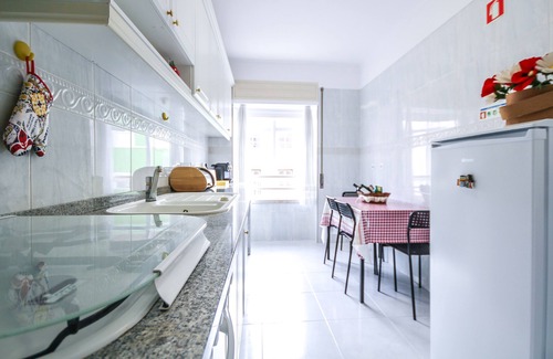 Cacilhas Apartment | Apartment near Tagus River located in South Bay Area.