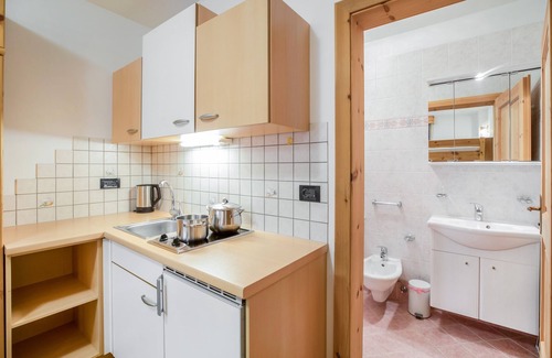 Colfosco Apartment | Apartment near the ski slopes with Wi-Fi, garden and terrace