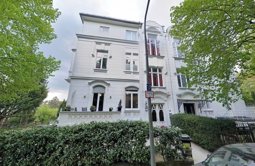 Wiesbaden Apartment | Apartment 'Nero' with Balcony and Wi-Fi