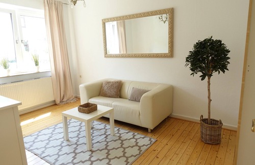 Sudervorstadt Apartment | Apartment 'Nice Close To City' with Shared Garden, Balcony and Wi-Fi