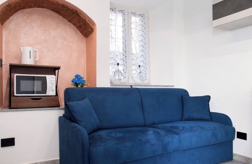 Bisuschio Apartment | Apartment 'Nido Cicogna' with Wi-Fi