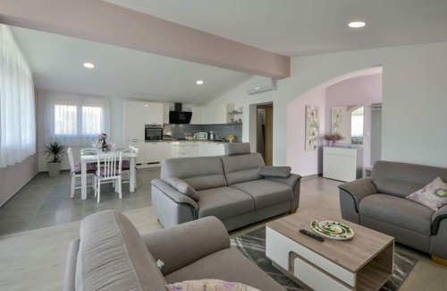 Krusevo Apartment | Apartment Nina by Interhome