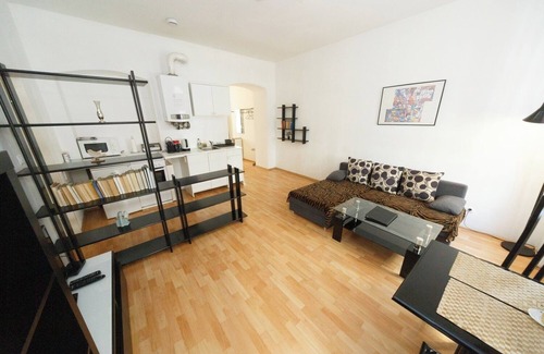 Funfhaus Apartment | Apartment No. 04 in Vienna near Schönbrunn/Westbahnhof | Keyless Check-In