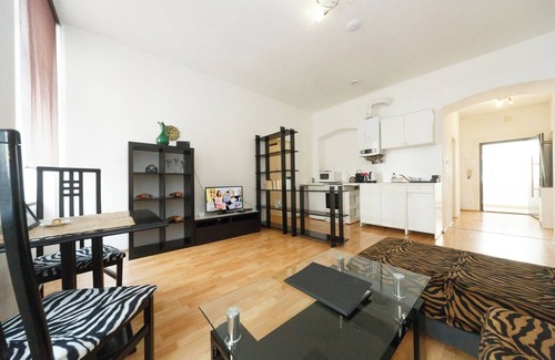 Funfhaus Apartment | Apartment No. 04 in Vienna near Schönbrunn/Westbahnhof | Keyless Check-In